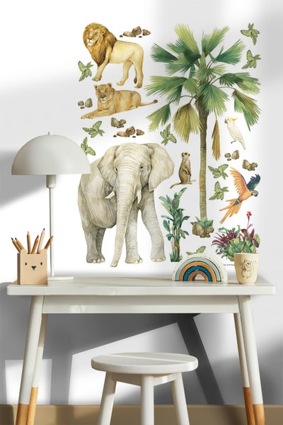 Wandaufkleber mit Tiermotiven im Kinderzimmer über einem Schreibtisch