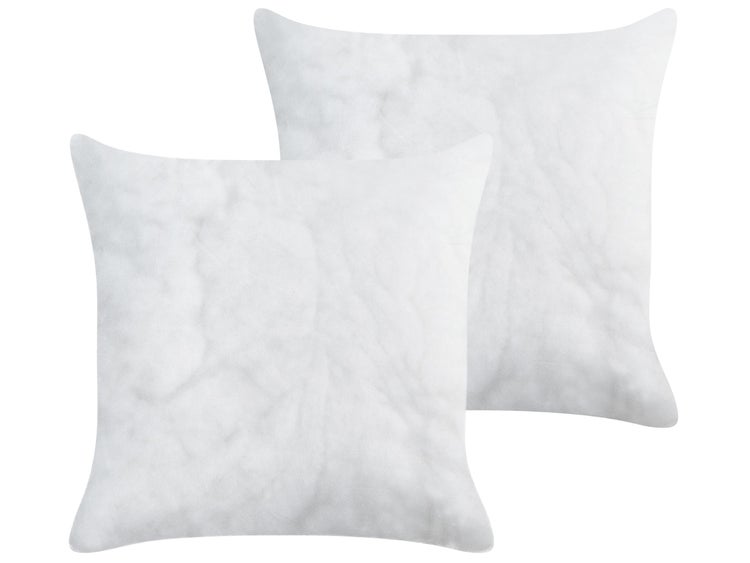 Zwei weiße Kissenfüllungen