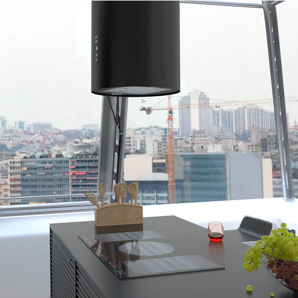 Schwarze Dunstabzugshaube über einem Kochfeld in einer modernen Küche.