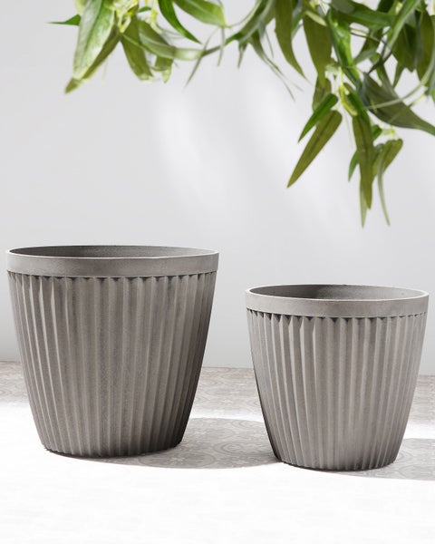 Illustration eines Pflanzgefäßes mit den Maßen 44 cm Durchmesser oben, 29 cm Durchmesser unten und 39 cm Höhe