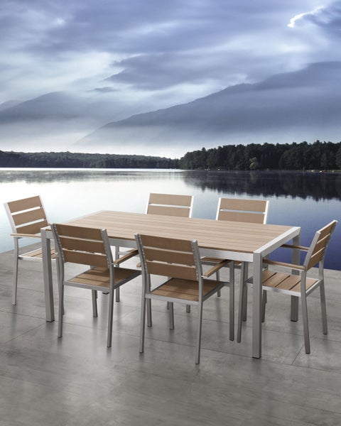 Sechs Gartenstühle aus Metall und Holz