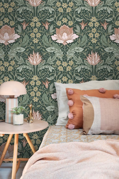 ESTAhome Tapete Blumenmuster im Jugendstil Dunkelgrün und Hellrosa - 50 x 900 cm - 131081
