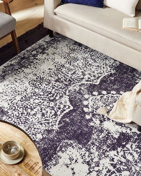 Teppich Viskose violett / weiß 140 x 200 cm orientalisches Muster Kurzflor AKARSU