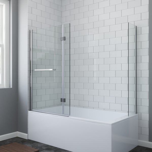 Moderne Badewannen-Duschwand aus Glas mit zwei schwenkbaren Flügeln und silberfarbenem Rahmen vor einer weiß gefliesten Wand.