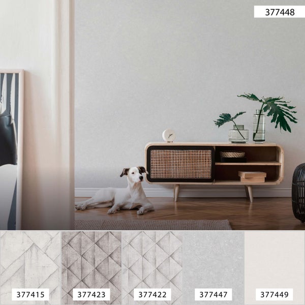 Holzterrassenessgruppe mit Esstisch und sechs Stühlen auf einer Terrasse mit sechs Personen.