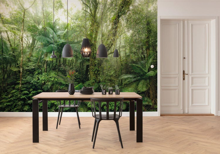 Esszimmer mit Dschungel Fototapete, Esstisch und Stühlen