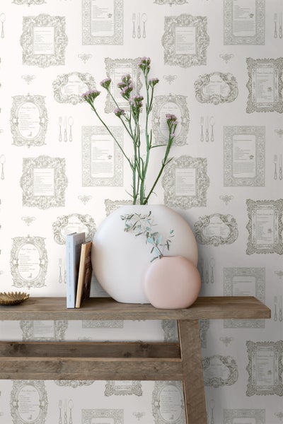 Dekorative Tapete mit Rezeptmotiven für die Wandgestaltung