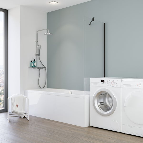 Badezimmer mit Badewanne, Duschabtrennung, Handtuchhalter, Waschmaschine und Trockner