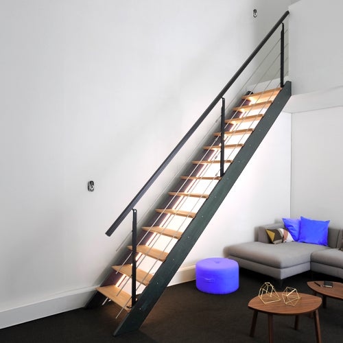 Spark - Gerade Treppe Schwarz mit eingebauten LEDs , Anthrazit