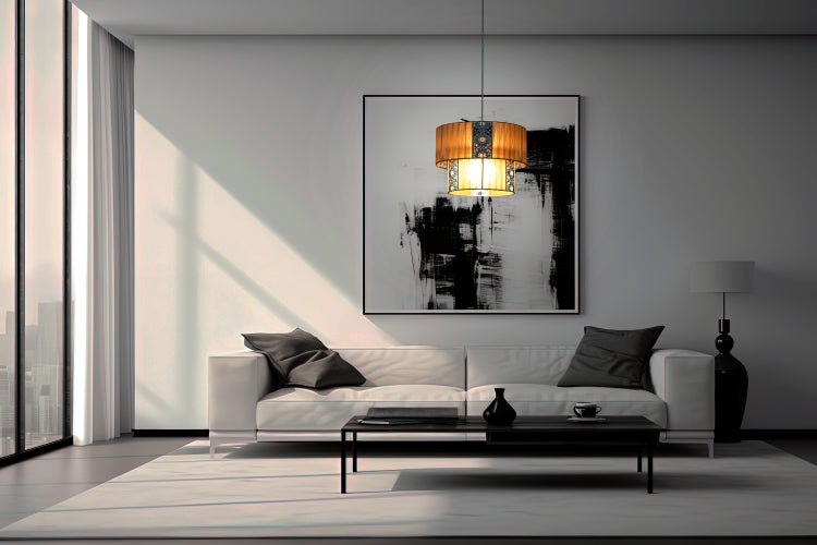 Wohnzimmer mit Sofa, Tisch, Lampe und Dekoration vor einem abstrakten Gemälde