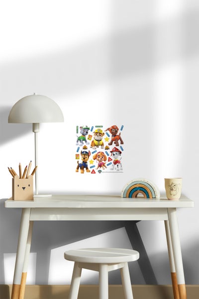Wandtattoo mit Paw Patrol Motiven auf einem Kinderschreibtisch
