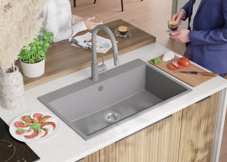 Spüle mit Armatur in einer modernen Küche.