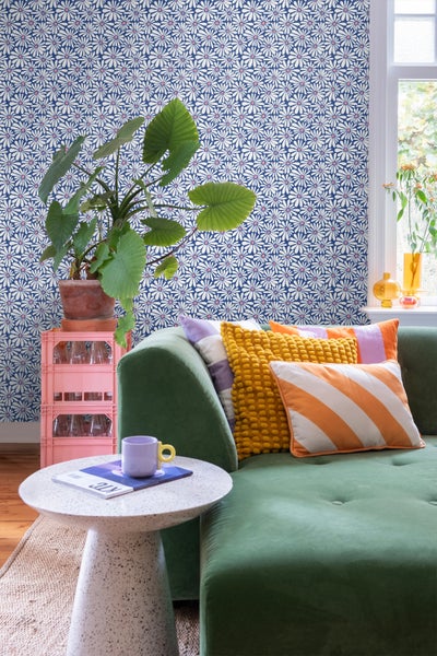 ESTAhome Tapete Gänseblümchen Blau und Rosa - 50 x 900 cm - 131150