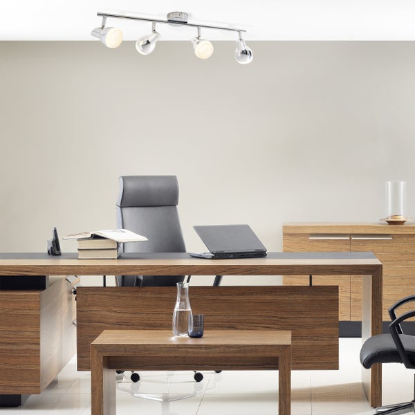 Deckenleuchte mit vier Strahlern