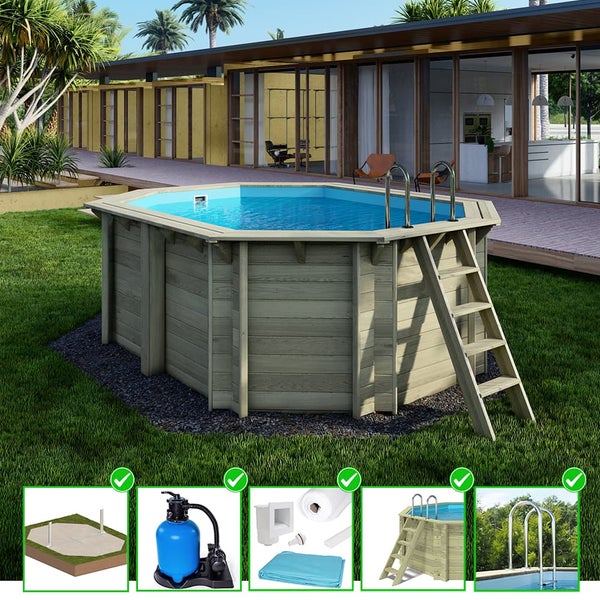 Aufstellpool aus Holz mit Leiter, Sandfilteranlage und Zubehör im Garten