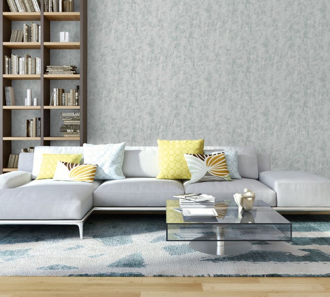 Wohnzimmer mit Sofa, Stehlampe und Beistelltisch