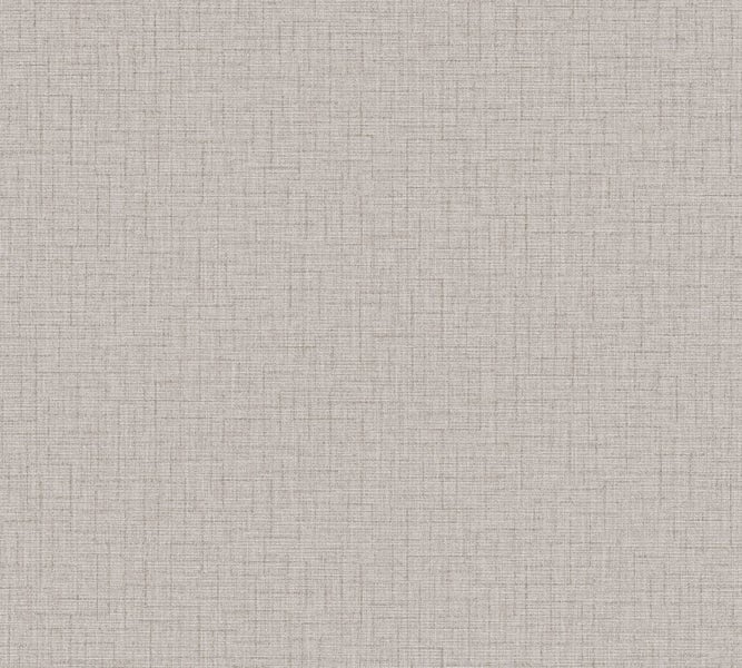 Wohnzimmer mit einfarbiger Tapete, Sesseln und Tisch