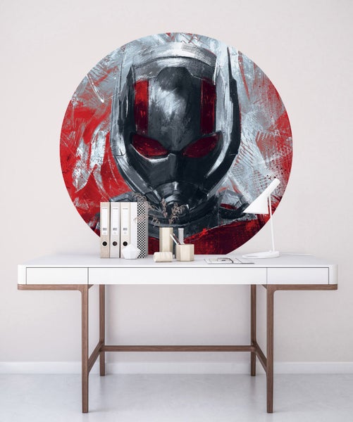 Wandaufkleber mit Ant-Man-Motiv über einem Schreibtisch
