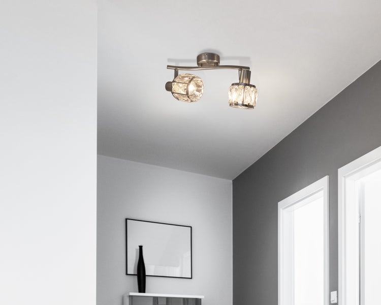 Deckenleuchte mit zwei Kristallschirmen im Flur