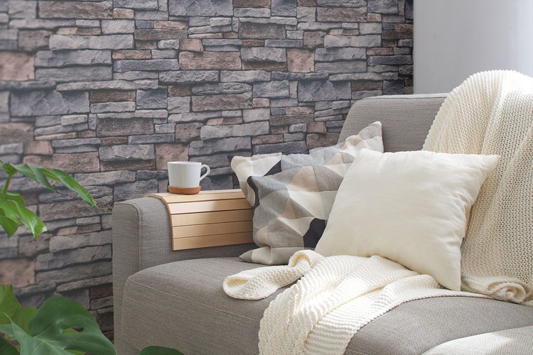 Modernes Badezimmer mit LED-Spiegel, Waschtisch und Waschbecken