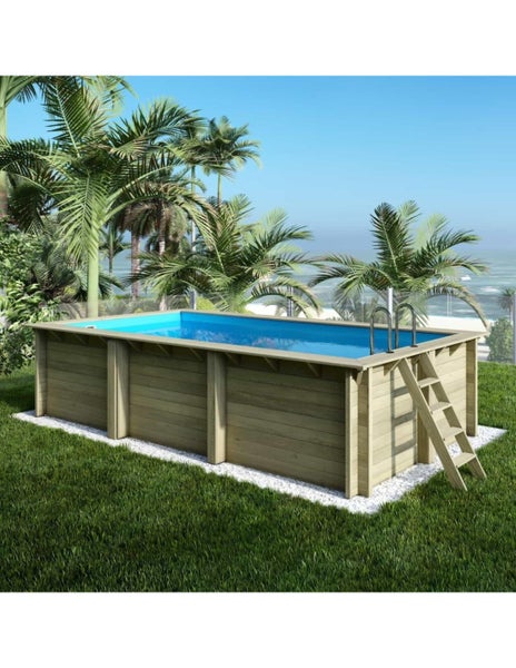 Aufstellpool aus Holz mit Leiter im Garten