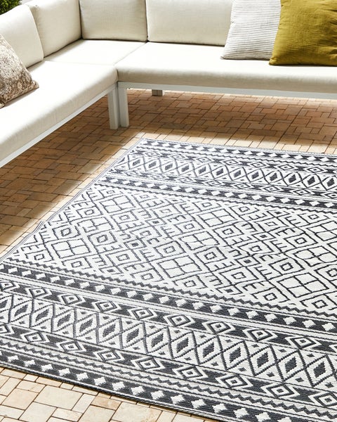 Outdoor Teppich schwarz 180 x 240 cm geometrisches Muster NARLI