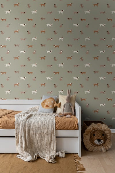 Detailansicht eines Sonnensegels, das an einer Holzkonstruktion befestigt ist