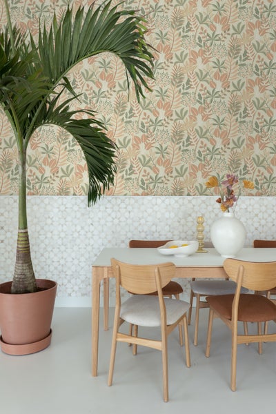 ESTAhome Tapete Blätter Grün und Terrakottarosa - 50 x 900 cm - 139680