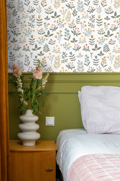 ESTAhome Tapete Feldblumen Dunkelgrün und Gelb - 50 x 900 cm - 131095