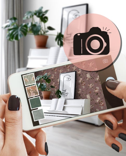 Tapetenrolle mit Blumenmuster