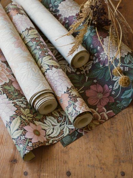 Borastapeter Tapete Blumenmuster im Jugendstil Grün und Hellrosa - 53 cm x 10.05 m - 660403