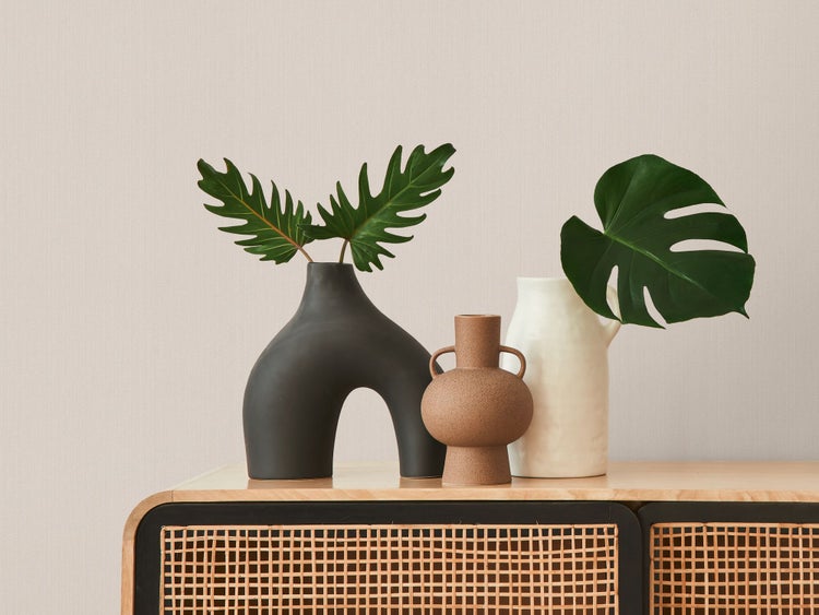 Nahaufnahme einer strukturierten Tapete mit Streifenmuster