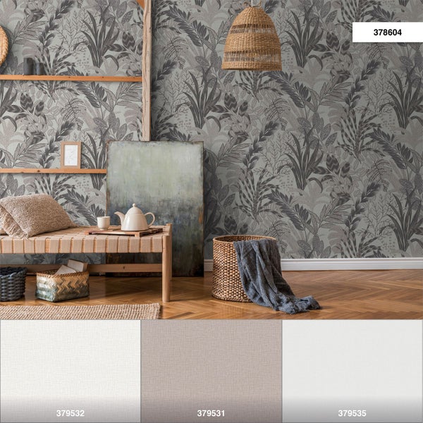 Aluminium Rollgerüst mit Arbeiter an einer Hausfassade