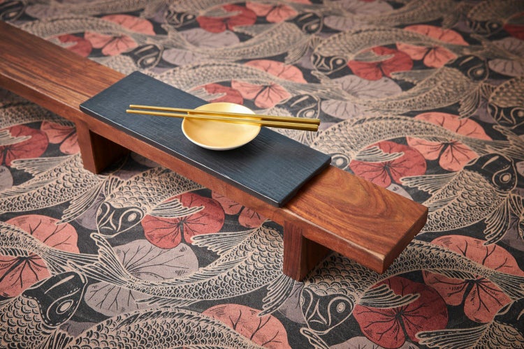 Tapetenrolle mit Koi-Karpfen- und Seerosenmuster