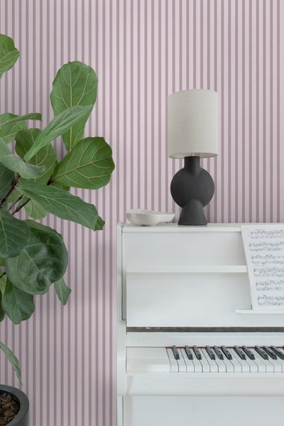 Tapete mit Streifenmuster