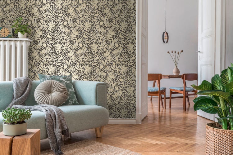 Lagerhalle mit Fördersystem und Kartons