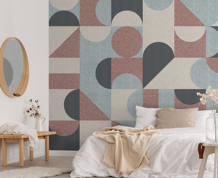 Schlafzimmer mit geometrischer Tapete in Kreis- und Dreieckform
