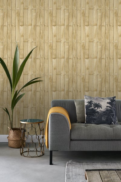 Holzpaneel Tapete mit Tisch, Dekoration und Hocker im Raum