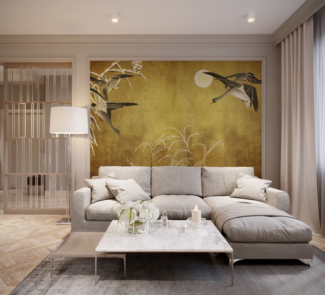 Wohnzimmer mit Sofa, Couchtisch und Wandbild