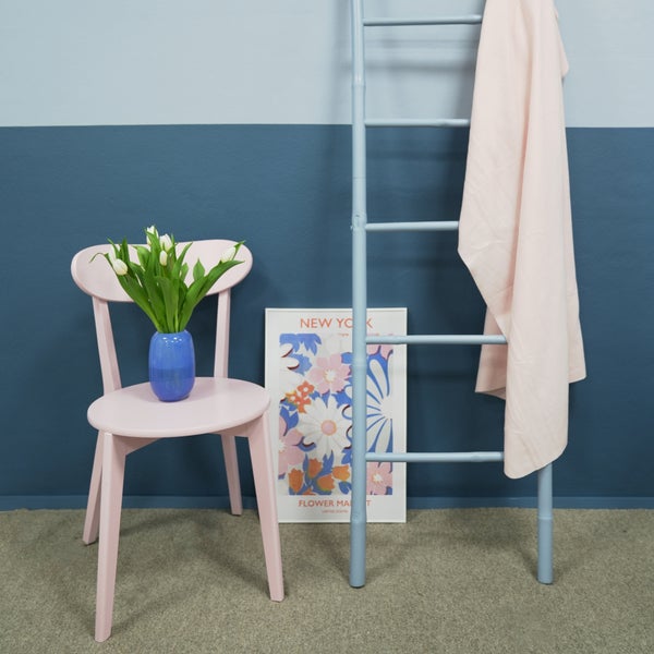 MissPompadour extramatte Wandfarbe 2.5L Blau mit Jeans - sehr hohe Deckkraft - geruchsneutrale, spritzfreie Farbe - atmungsaktive, wasserbasierte Innenfarbe/Deckenfarbe - Die Wertvolle