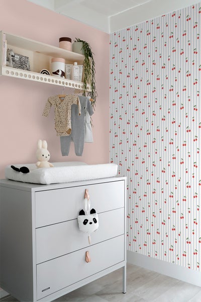 Tapete mit tropischen Blattmotiven