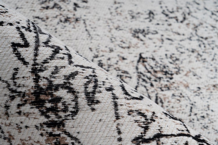 Nahaufnahme eines gewebten Teppichs mit abstraktem Muster und strukturierter Oberfläche.