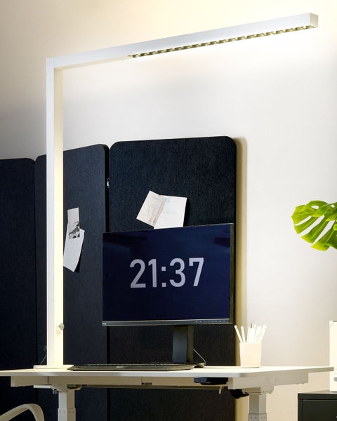 Technische Zeichnung einer Klemmleuchte mit Maßangaben