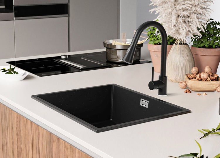 Küchenspüle mit Armatur in einer modernen Küche