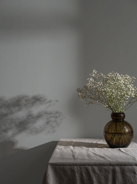 Holzsauna mit Glastür und Bänken