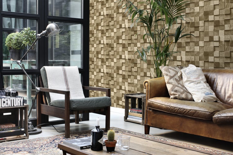 Wohnzimmer mit Sofa, Sessel, Lampe und Wand mit dreidimensionalem Würfelmuster