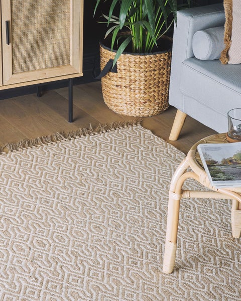 Teppich beige 140 x 200 cm geometrisches Muster Kurzflor zweiseitig POZANTI