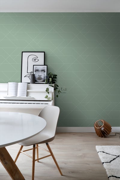 Wohnraum mit geometrischer Tapete, Klavier und Esstisch