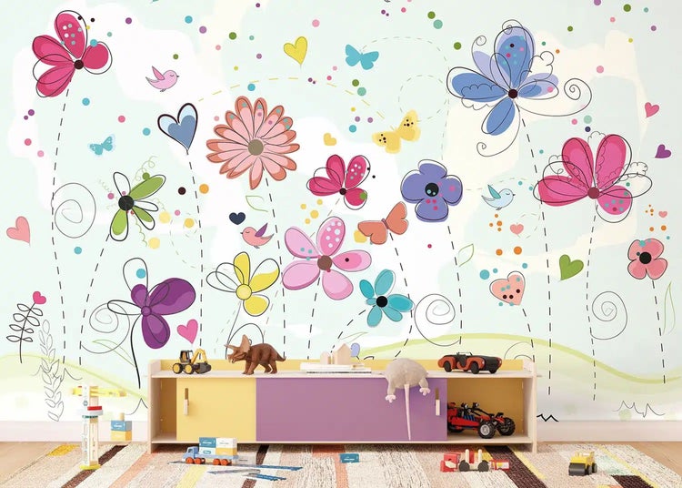 Fototapete für Kinderzimmer mit Illustrationen von Blumen, Schmetterlingen und Vögeln über einem Spielzeugregal.