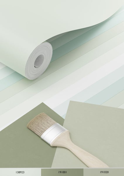 Tapetenrolle mit Farbfeldern und einem Pinsel
